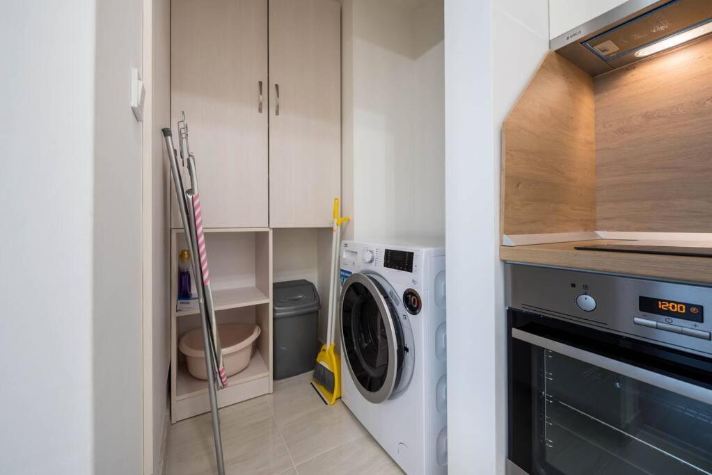 Labyrinth Apartment - Free Parking Space Included Varna Exterior photo
